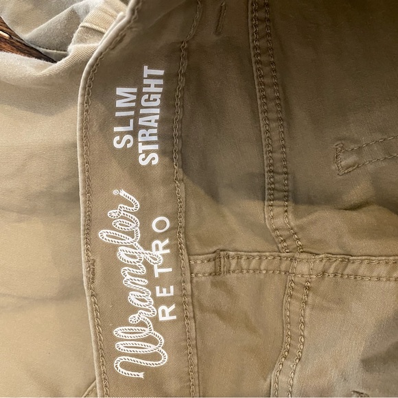 Wranglers Retro Slim Straight Jeans in tan - Picture 3 of 4